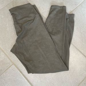 Zyia Concrete Smooth Hi-Rise 7/8 24" size 2